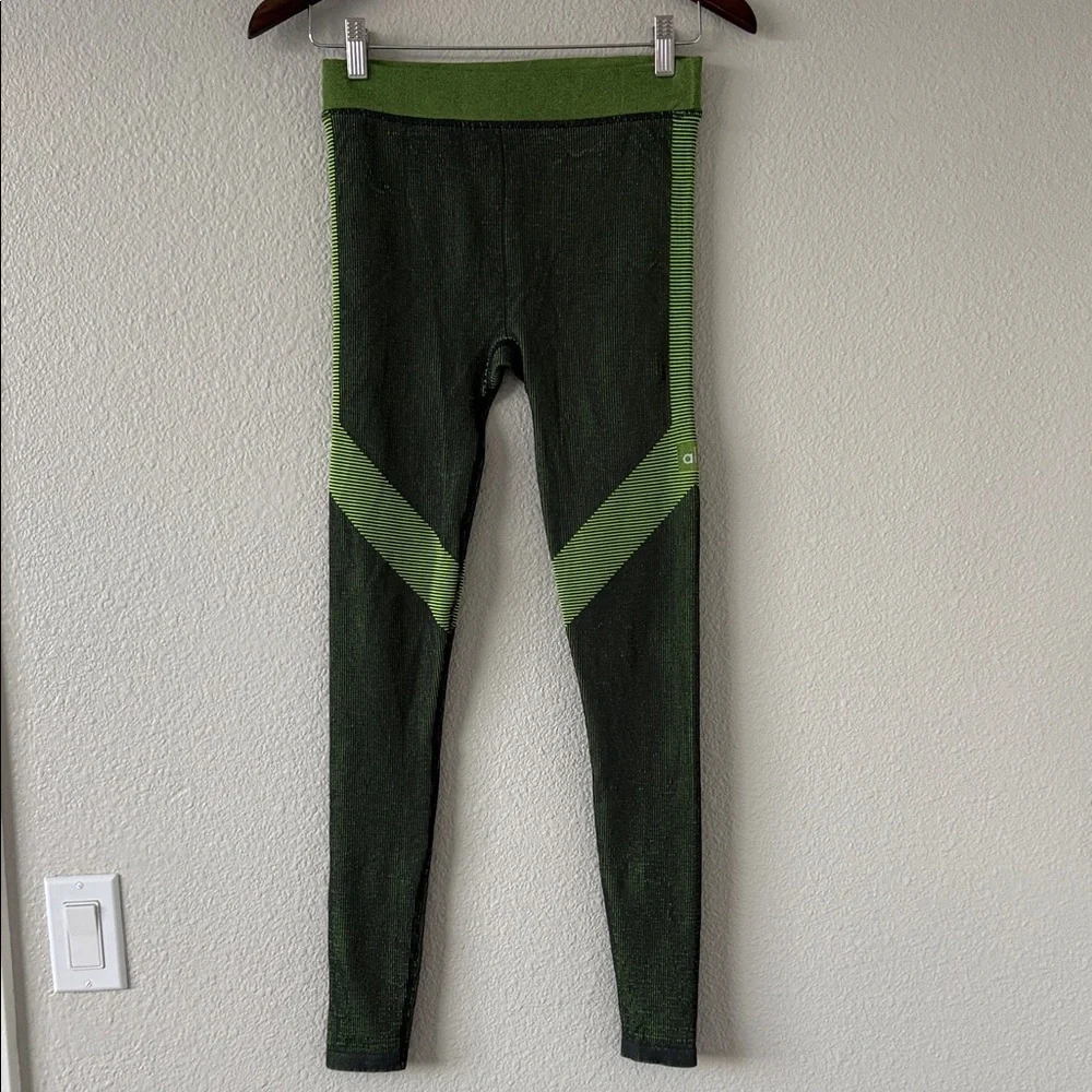 Alo‎ Yoga Women’s Green Seamless illusion Leggings Small